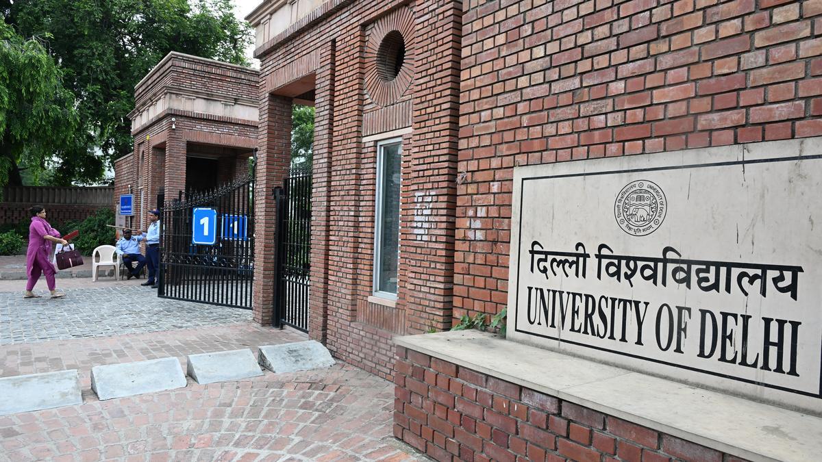 ABVP, NSUI clash at KMC College on final day of DUSU campaigning