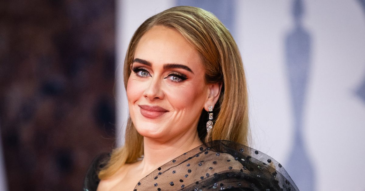 Adele 'eyeing up Super Bowl halftime performance show after NFL demands' - The Mirror