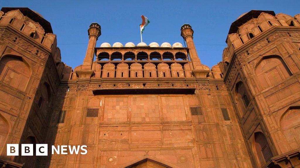 Air pollution: Delhi's toxic air causing 'black crusts' on Red Fort - study