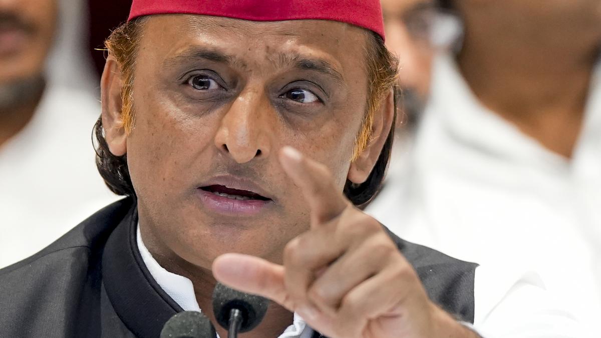 Akhilesh, Oppn. allege caste favouritism in key posts; 'PDAs being sidelined'