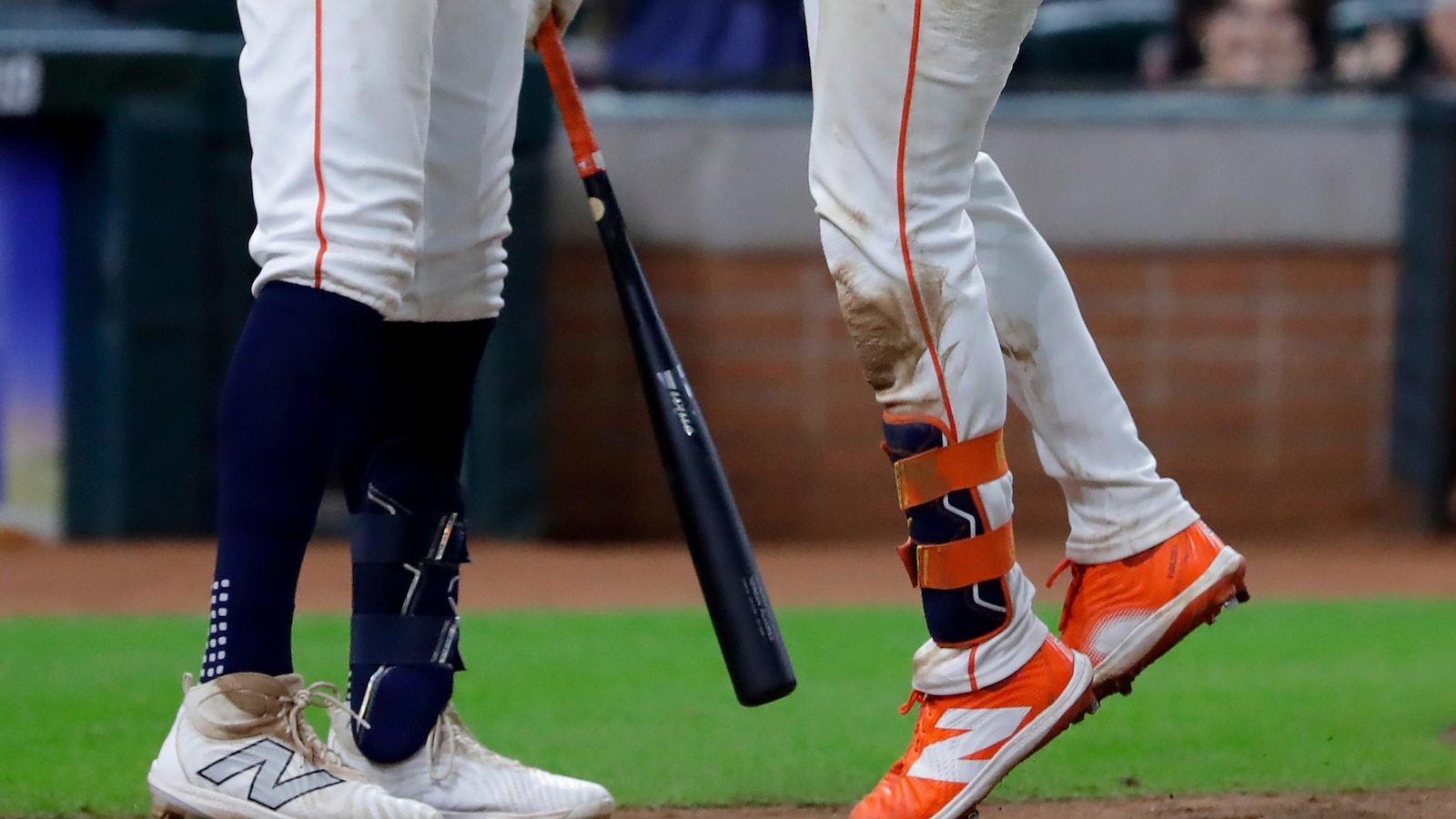 Altuve's homer lifts Astros to sweep Rangers, take AL West lead