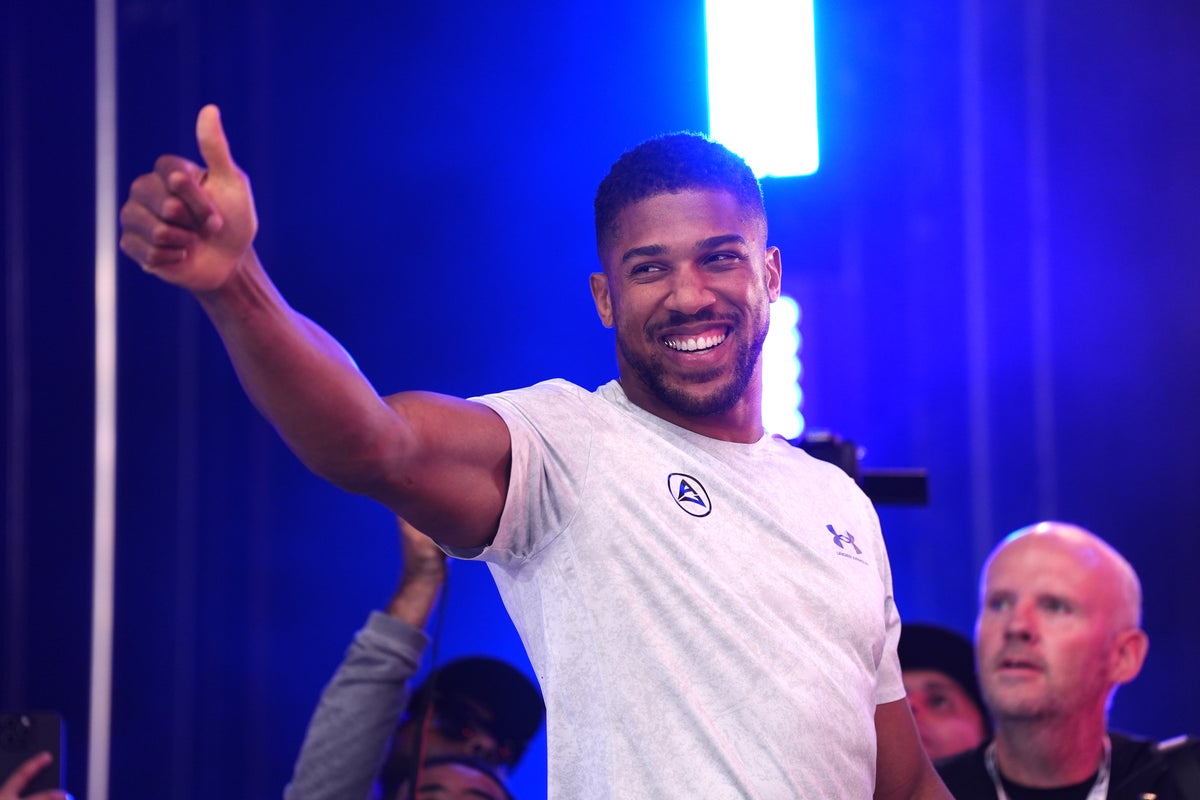 Anthony Joshua returns to the gym after Tyson Fury callout