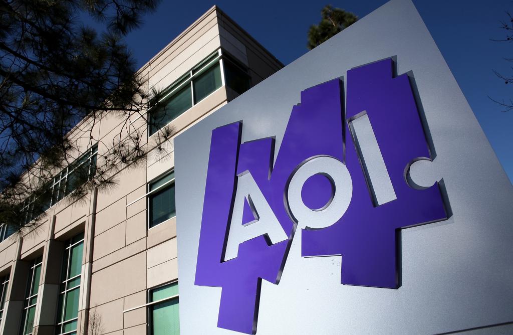 Apollo weighs sale of AOL that could value company at around $1.5...