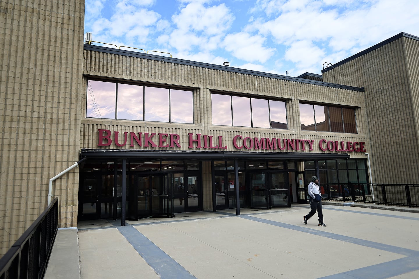 As demand soars, state pares back stipends for community college students - The Boston Globe