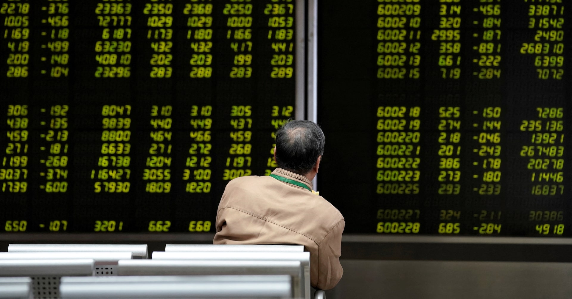 Asian shares to end big central bank week with gains, Nikkei hits record