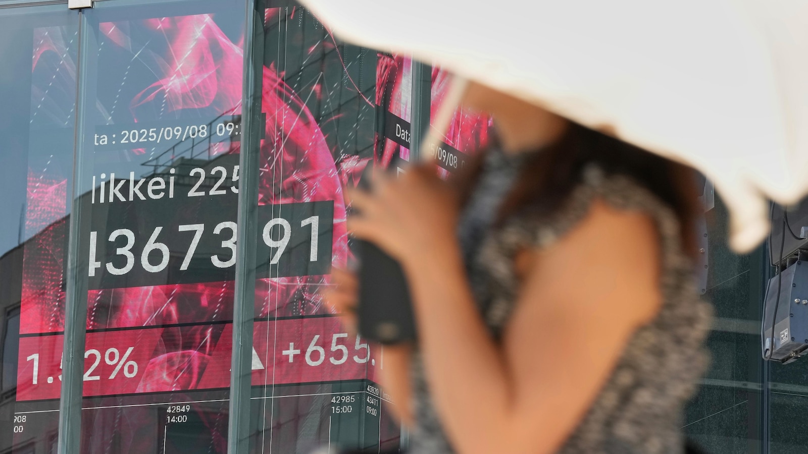 Asian shares trade mostly higher after Wall Street snaps its 3-day losing streak