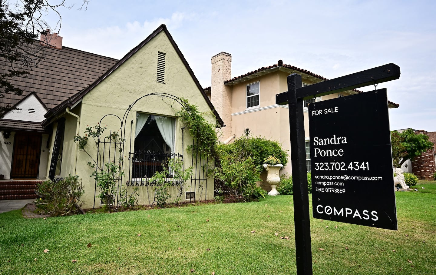 Average rate on a 30-year mortgage falls again, dips to lowest level since early October - The Boston Globe