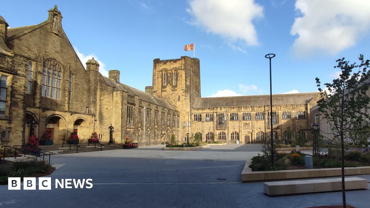 Bangor University staff in vice chancellor vote of no confidence