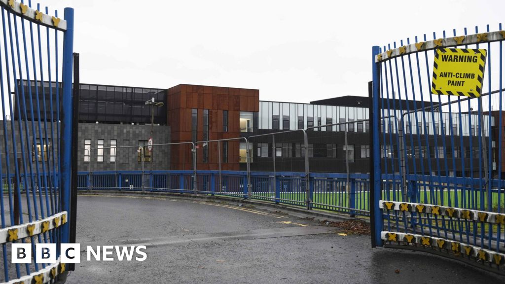 Belfast's new maternity hospital: Staff 'not fully engaging' with review