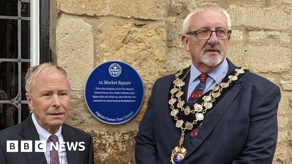Blue plaque unveiled for Higham Ferrers fighter pilot