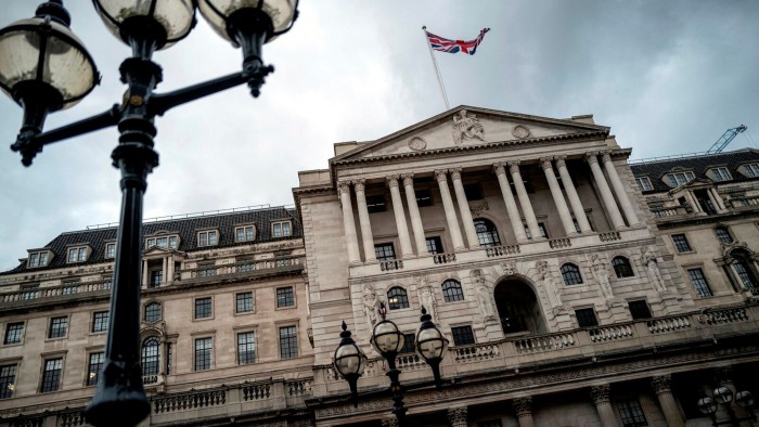 BoE holds interest rates at 4%