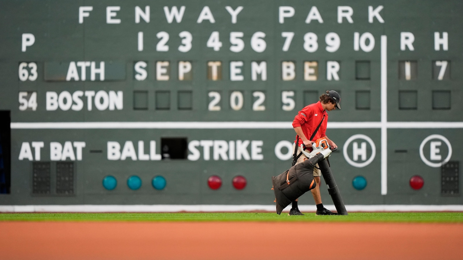Brent Rooker's 30th home run powers the A's to a 5-3 win over the slumping Red Sox