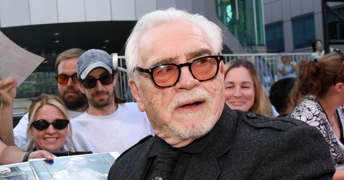 Brian Cox accidentally flashes privates to fans after wardrobe malfunction - The Mirror