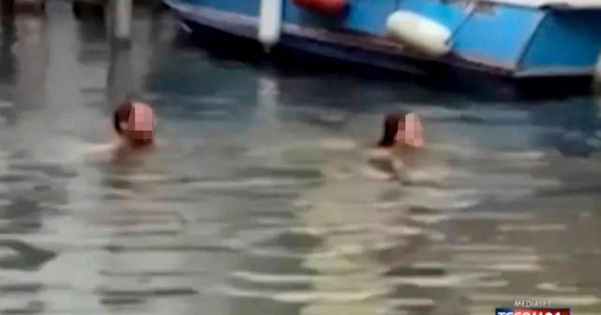 British couple banned from Venice and fined £400 for jumping in canal - The Mirror