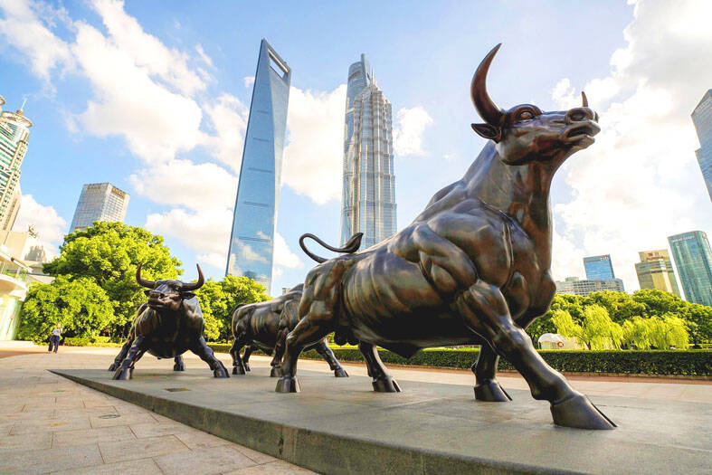 Bubble risks grow as China's stock bull run defies economy slowdown angst - Taipei Times