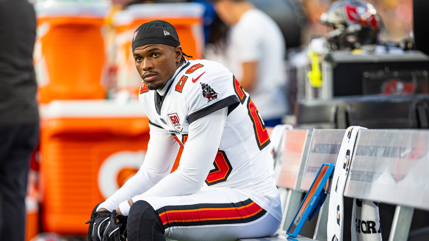 Buccaneers waive S Shilo Sanders