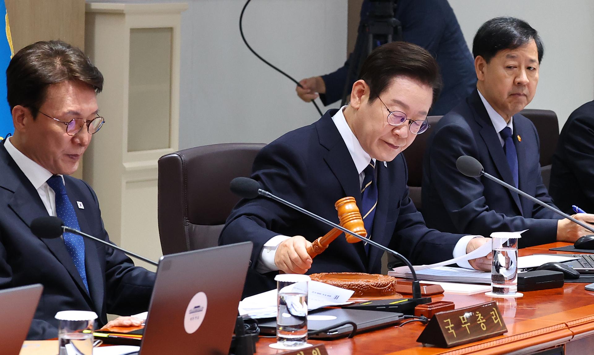 Cabinet approves gov't reorganization bill abolishing prosecution office - The Korea Times