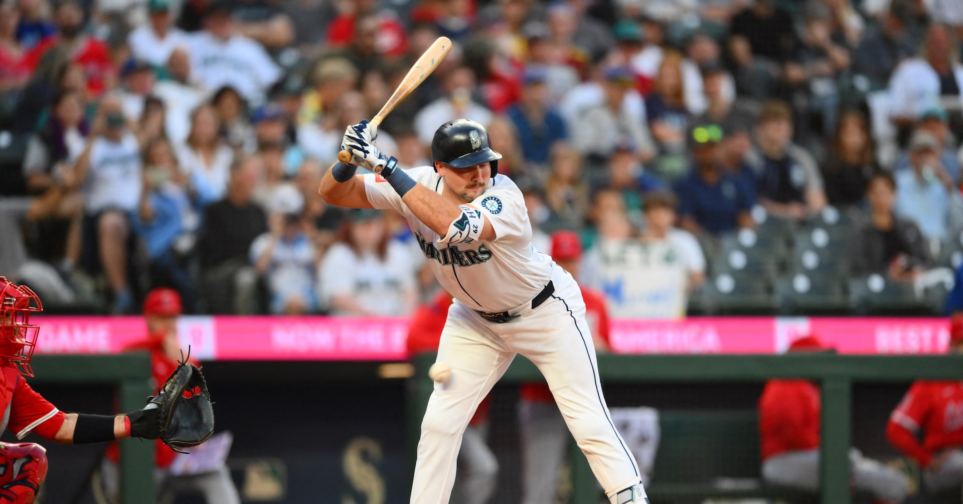 Cal Raleigh hits 55th HR to break Mickey Mantle switch-hitter record