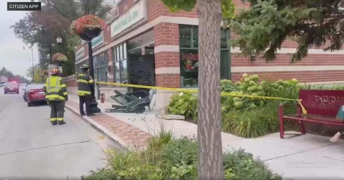 Car crashes into nail salon in Skokie, Illinois