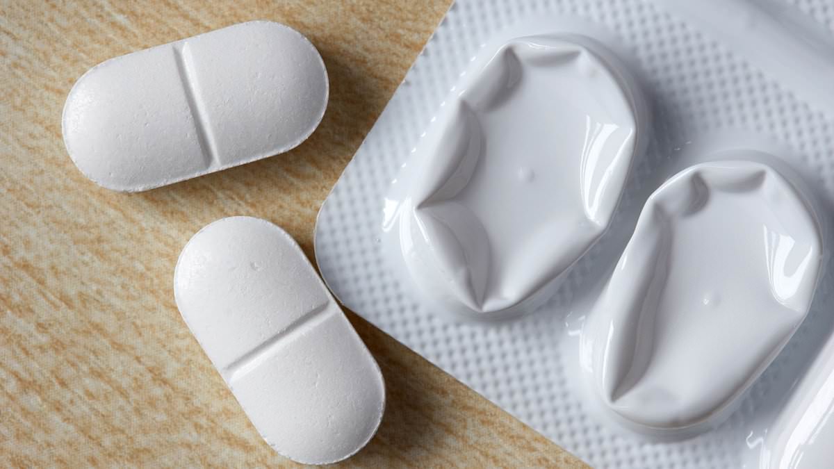 Cheap tablet in millions of medicine cabinets fights bowel cancer
