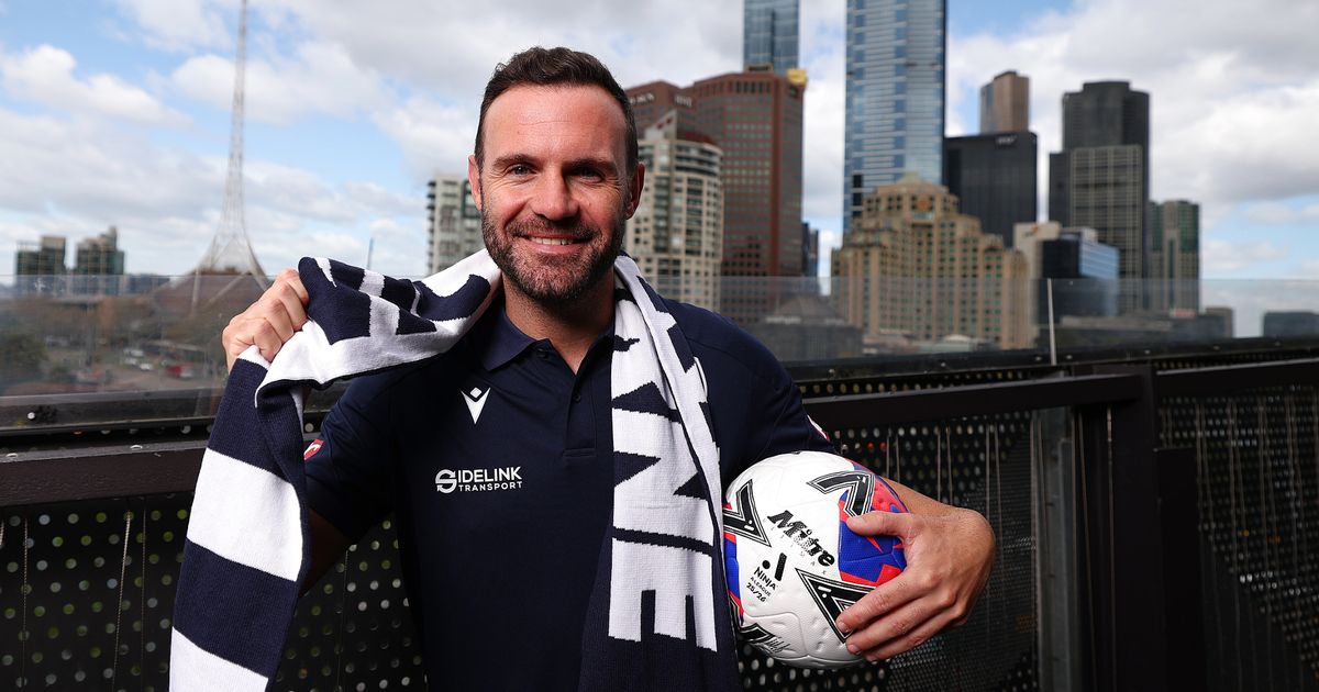 Chelsea and Man United hero completes next move after emotional message following exit - The Mirror