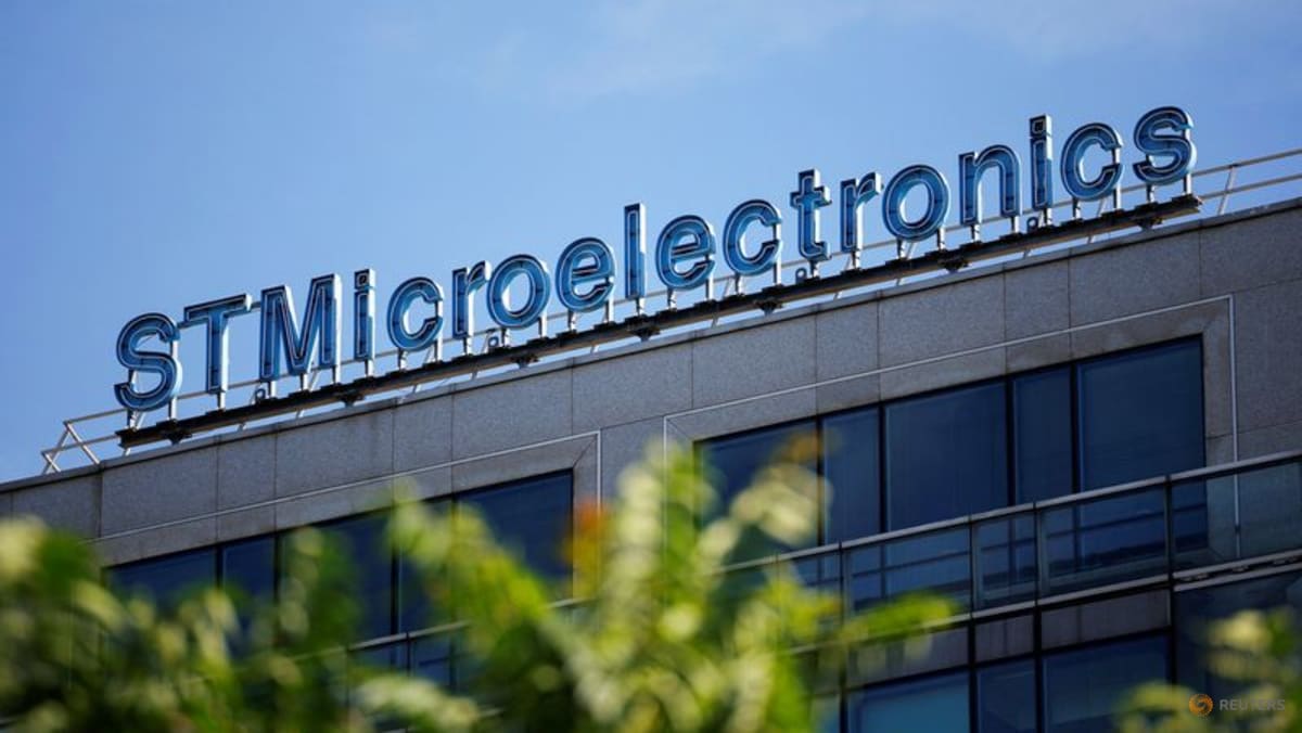 Chipmaker STMicro tells Rome it will not slash jobs in Italy