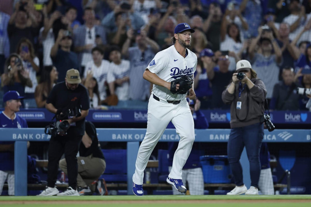 Clayton Kershaw gets standing ovation after final regular-season start at Dodger Stadium