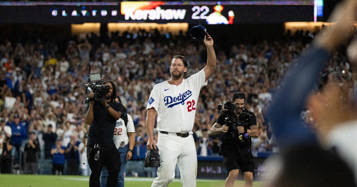 Clayton Kershaw soaks in the applause in his last regular-season home start at Dodger Stadium