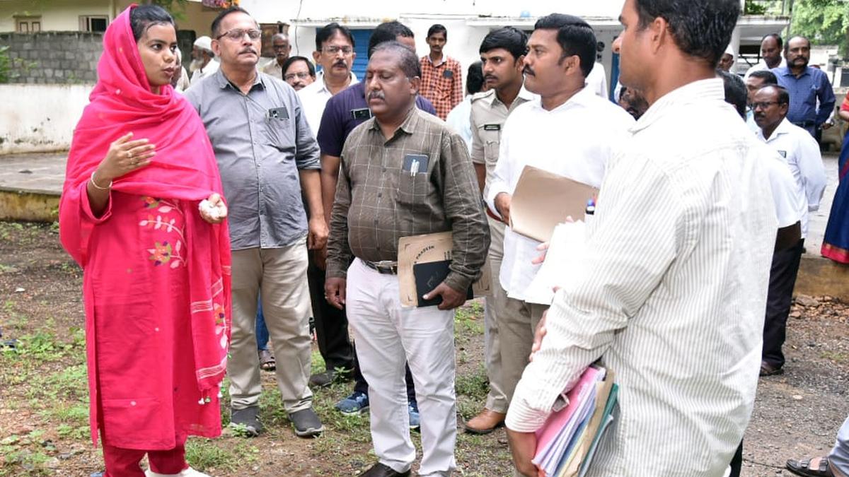 Collector inspects drinking water, sanitation in Turakapalem