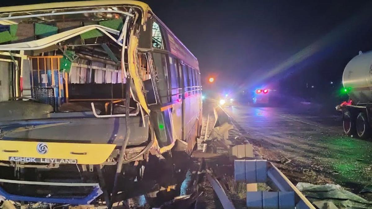 Conductor killed, passengers injured as TNSTC bus rams stationary tanker near Pollachi