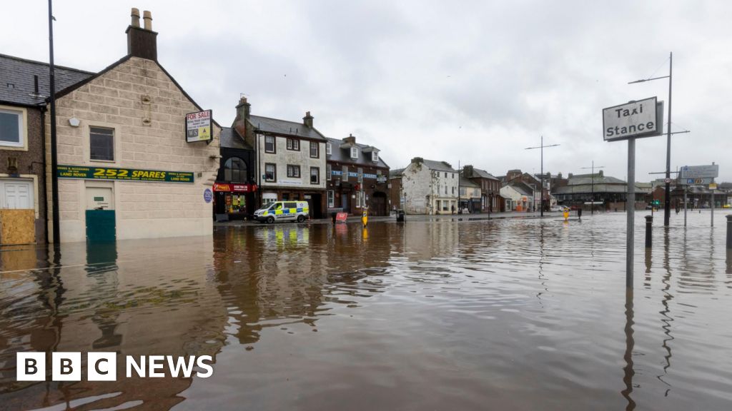 Contractor lands Dumfries' Whitesands flood defence deal