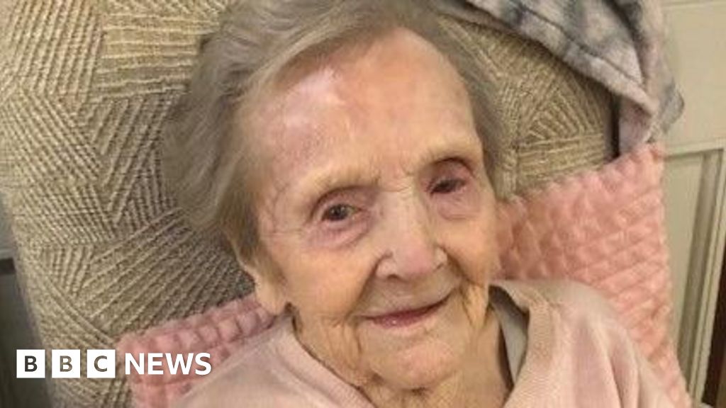 Council mulls plan to close 'loving' dementia home in Worthing