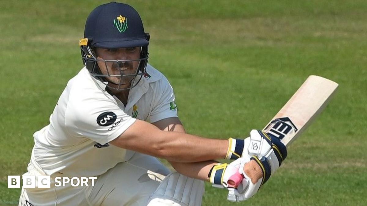 County Championship: Carlson rescues Glamorgan at Derbyshire