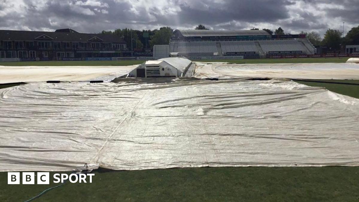 County Championship: Derbyshire and Glamorgan off amid high winds
