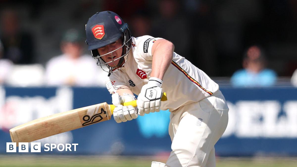 County Championship: Essex keep Warwickshire at bay to inch toward safety