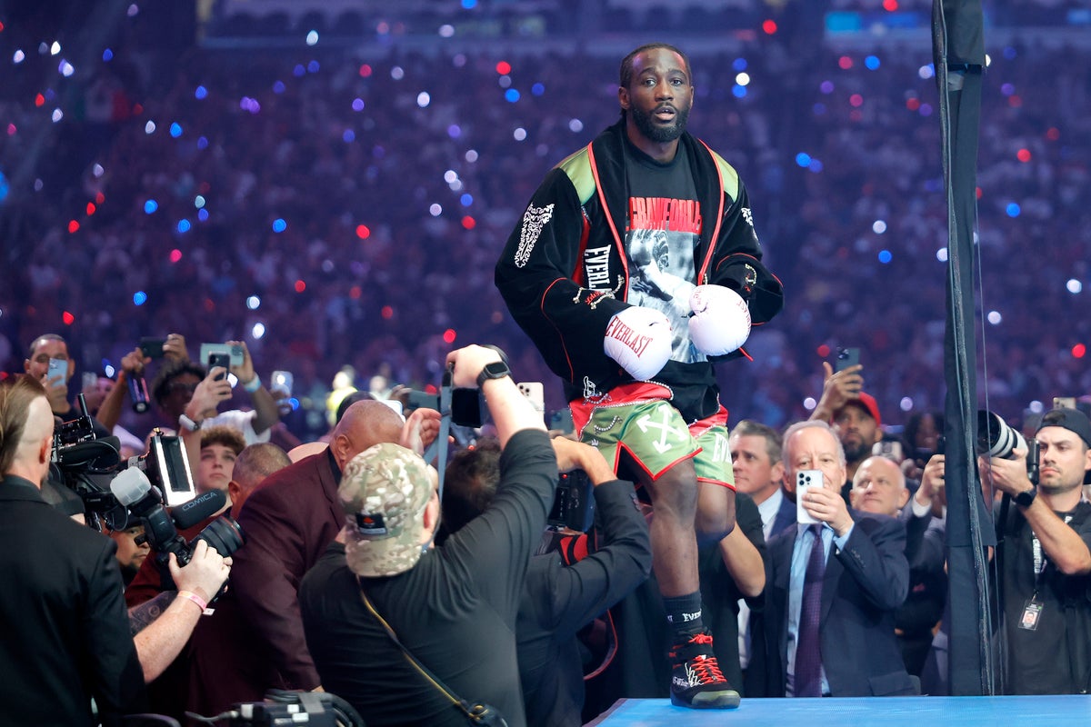 Crawford's trainer reveals stance on potential Benavidez fight after Canelo win