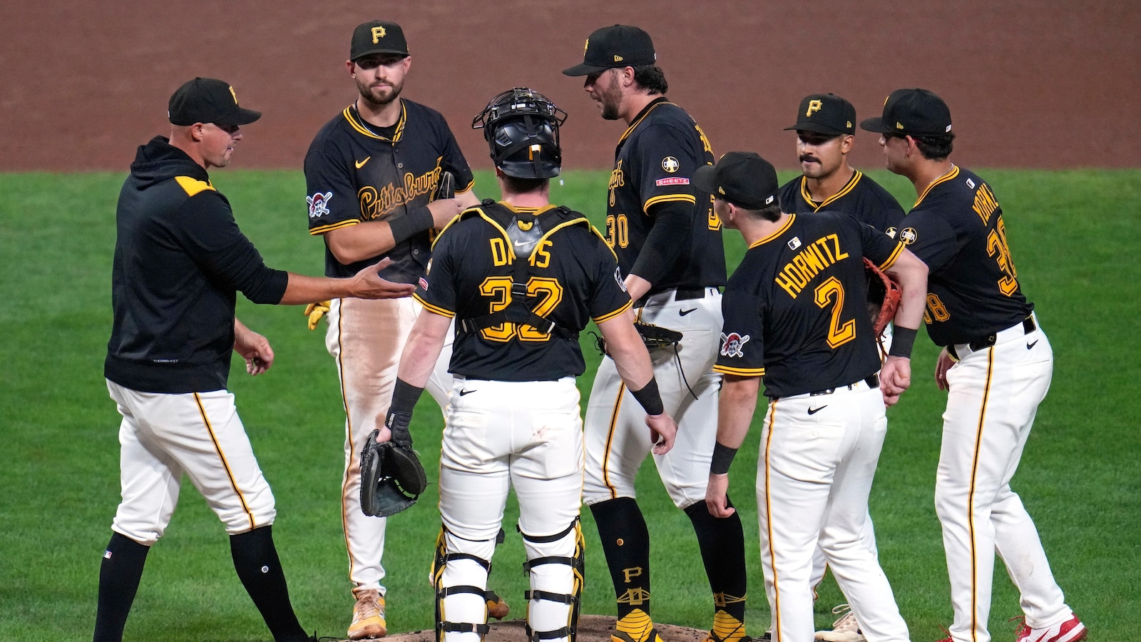 Cubs chase Cy Young favorite Paul Skenes, move to cusp of playoff berth with 4-1 win over Pirates