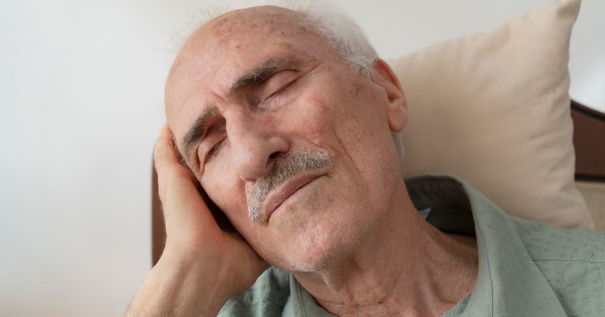 Dementia warning as risk '40pc higher' if you have this sleep problem says study - The Mirror