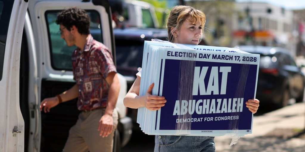 Democratic congressional candidate Kat Abughazaleh thrown to ground during ICE protest