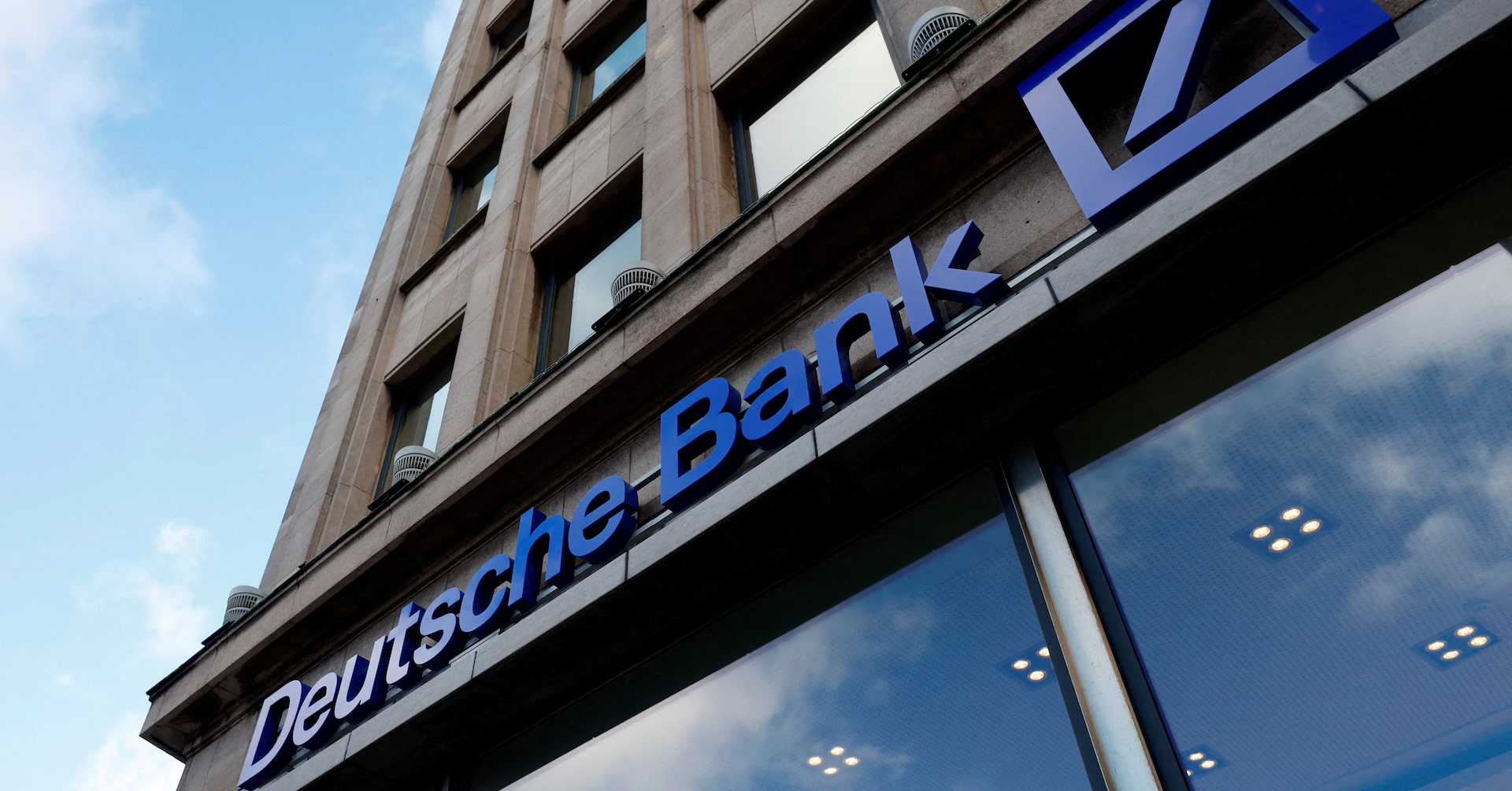 Deutsche Bank sees fixed-income and currency business ahead of consensus in Q3