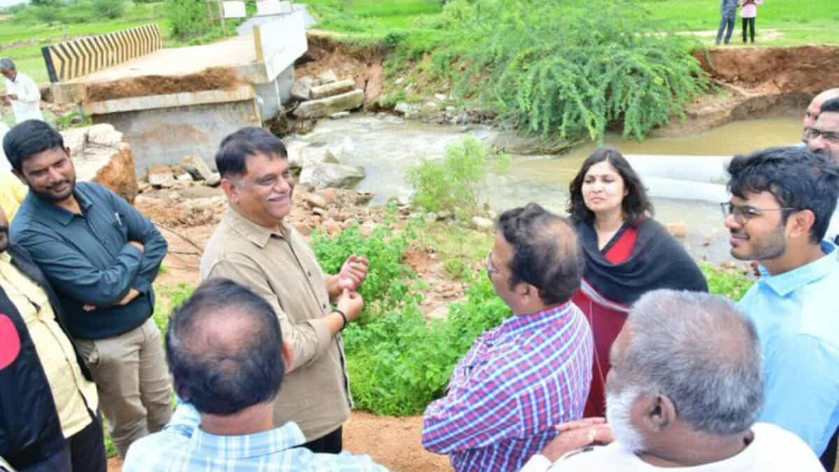 Disaster Management Secy inspects rain-hit areas in Mahabubnagar, Nagarkurnool