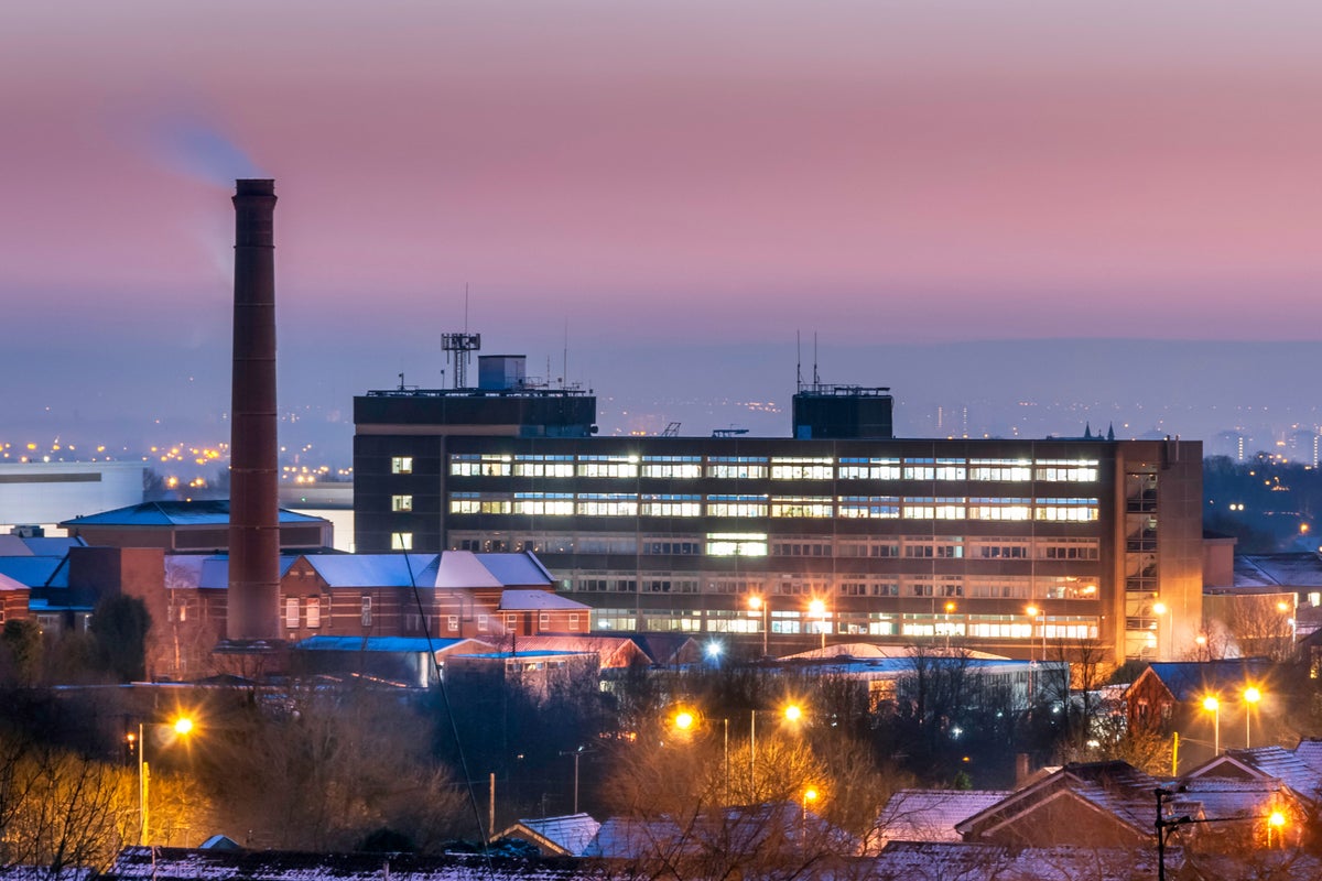 Doctor caught having sex after leaving patient during operation avoids sanction