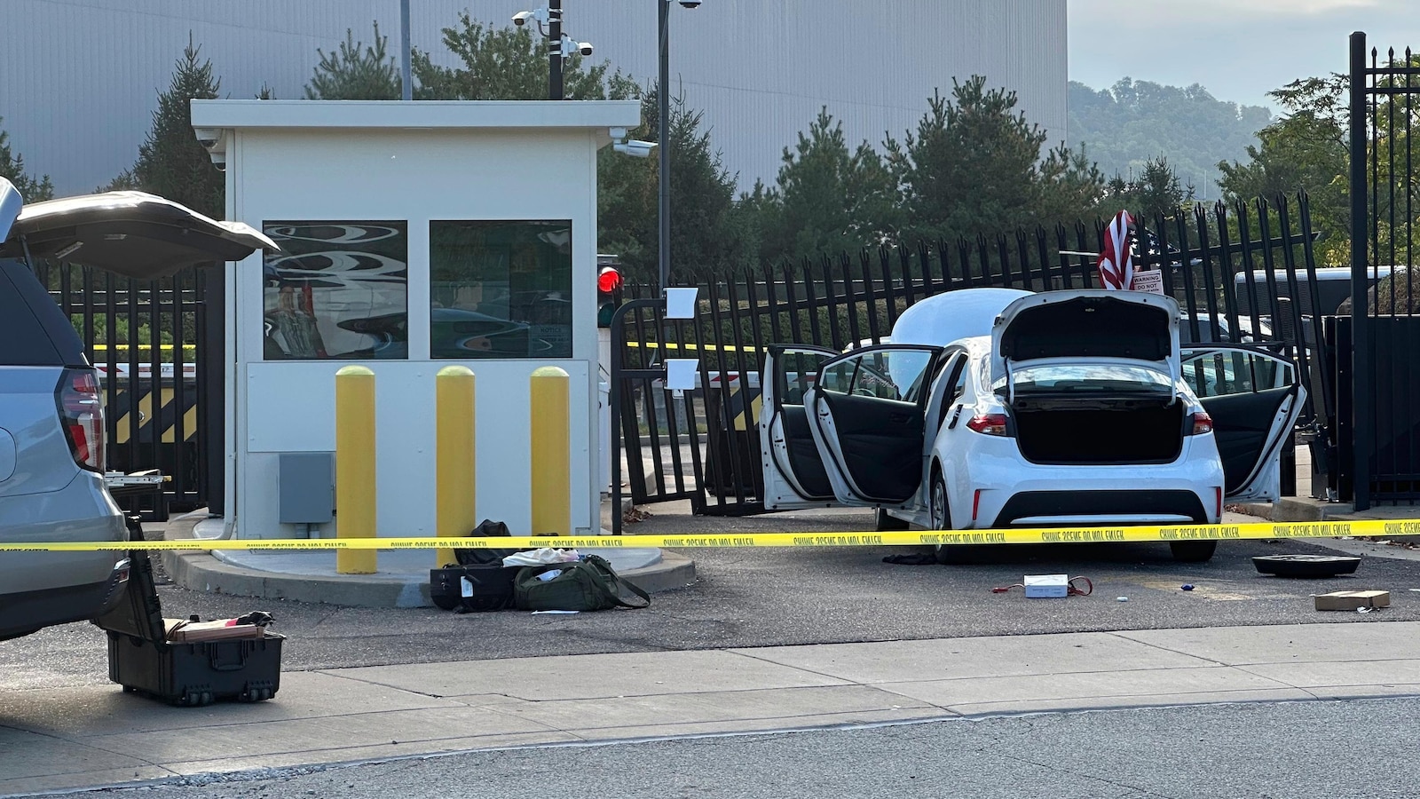 Driver rams car into FBI building gate in Pittsburgh and leaves behind an American flag