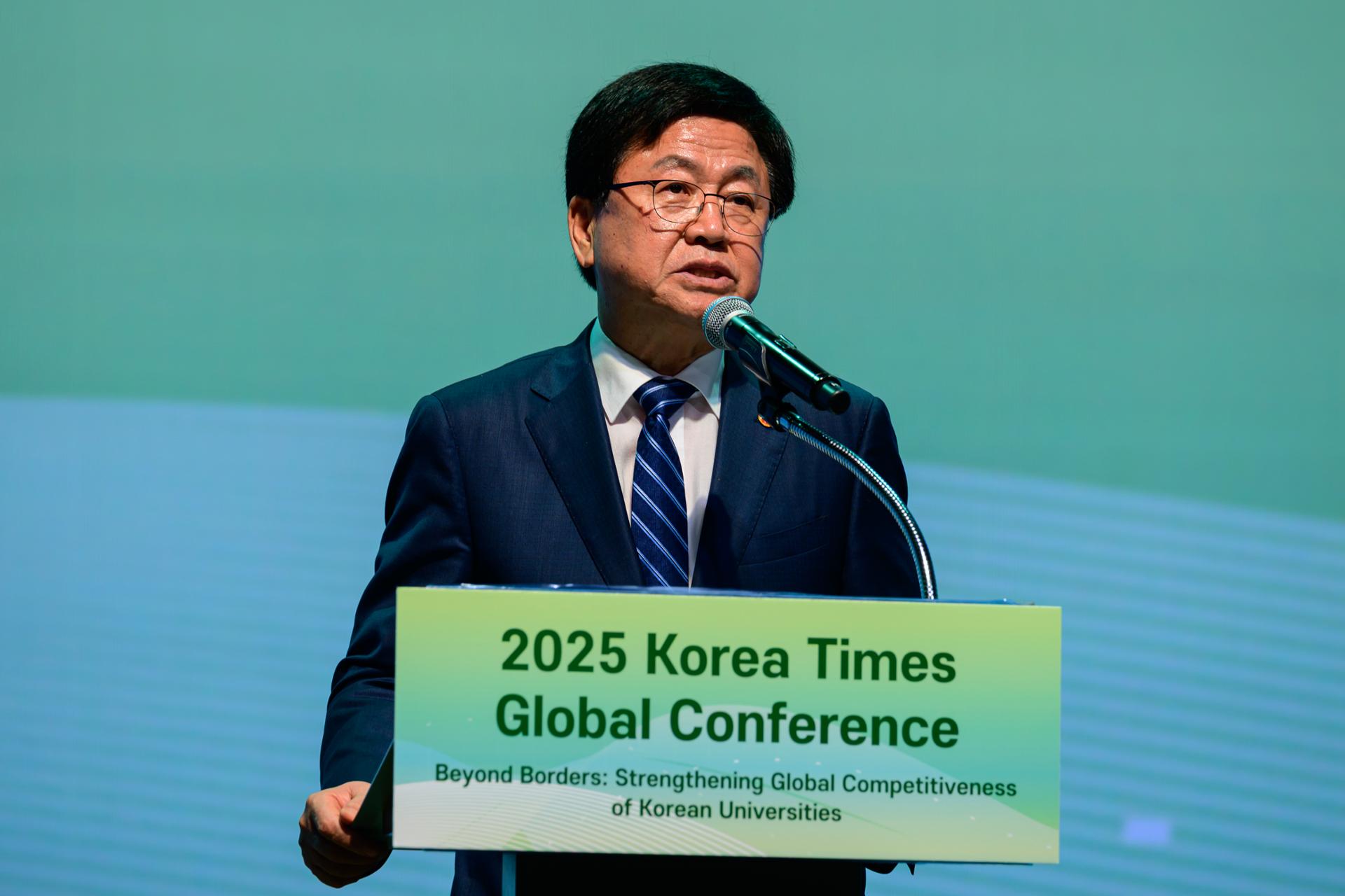 Education minister vows to lift Korea among top 10 study destinations - The Korea Times
