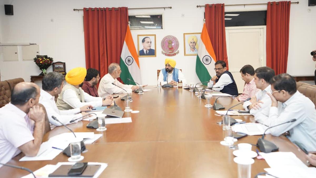 ENSURE GOOD HEALTH OF HUMAN AND CATTLE IN FLOOD AFFECTED AREAS: CM TO OFFICERS