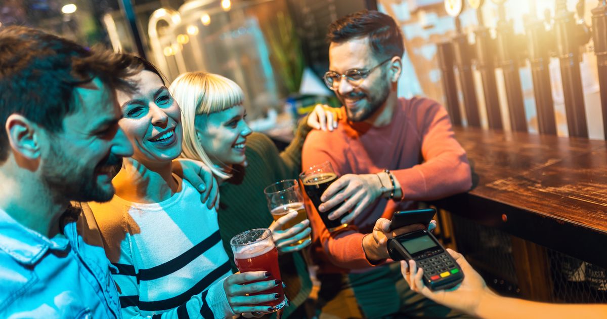 Every resident of town set to get free pint in 'UK's biggest round' - The Mirror