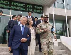 Ex-President Moon visits JSA on anniversary of 2018 inter-Korean summit