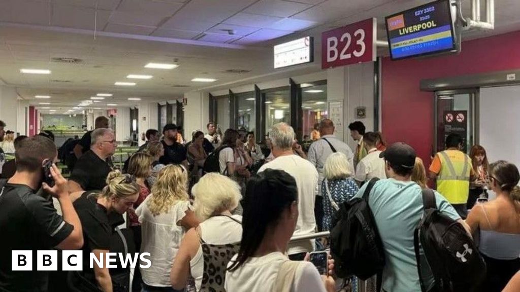 Family 'abandoned' after fight cancelled due to rowdy passengers