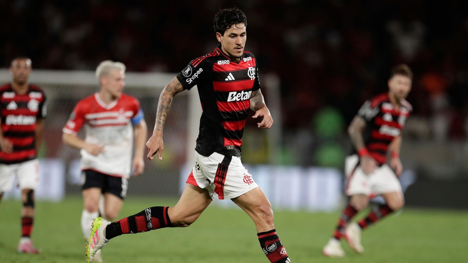 Flamengo beats Estudiantes La Plata 2-0 in the Copa Libertadores quarterfinals