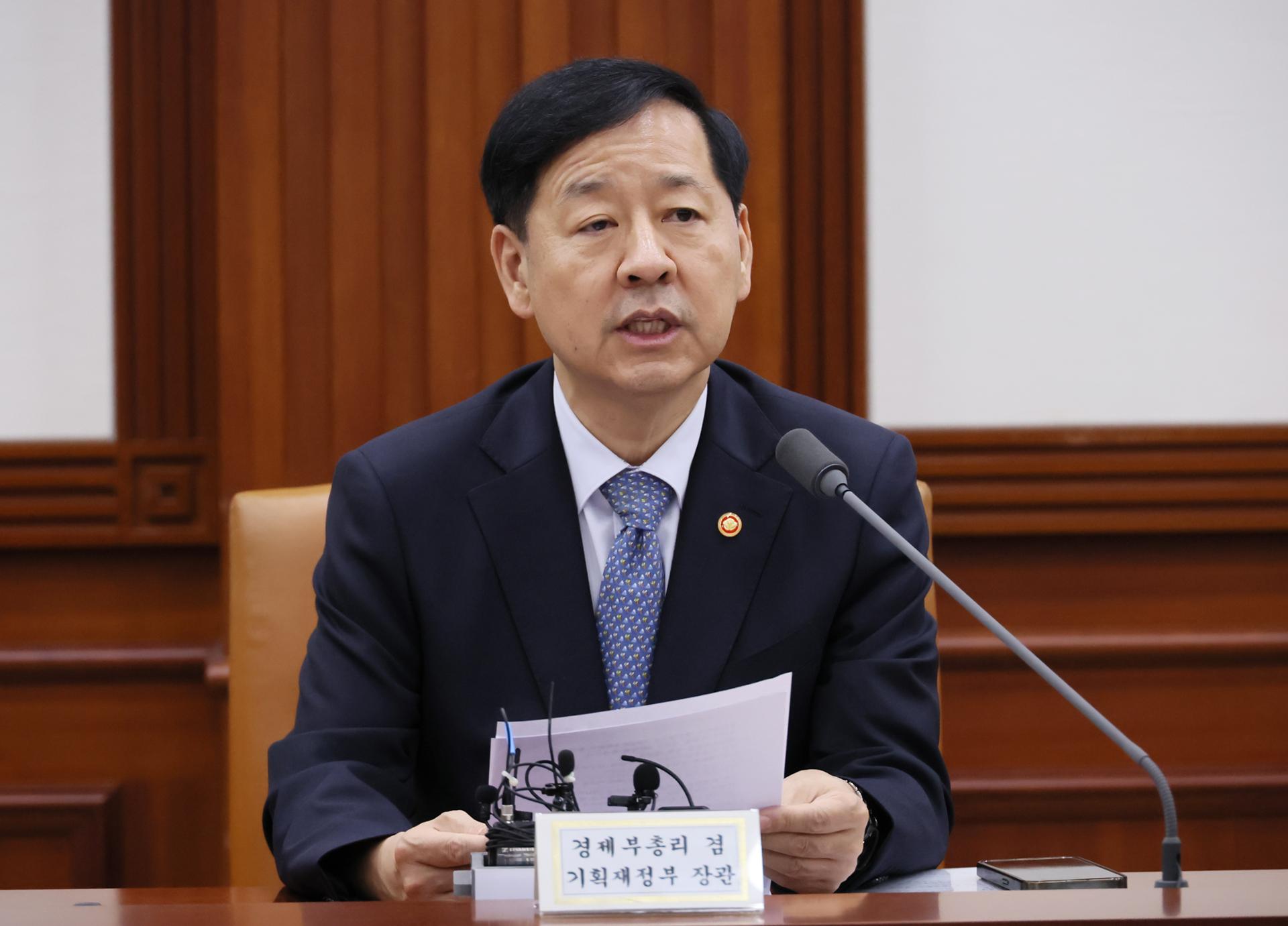 Former finance chiefs call for 'economic innovation' to enhance growth potential - The Korea Times